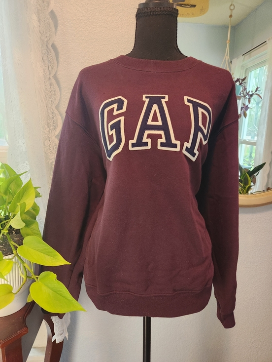 GAP Tops - GAP Crewneck Sweatshirt in Deep Plum